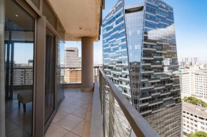 Elegant 2-Bedroom In The Heart Of The CBD